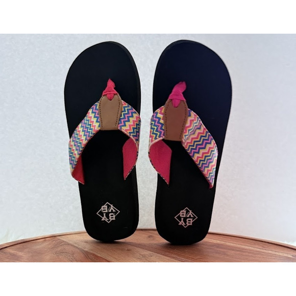 BY YB Womens Size 9 Black Pink Zigzag Sandals Flip Flops Colorful Pattern - Picture 8 of 12